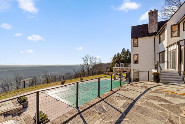 185 Gnome Trail, Lookout Mountain, GA 30750