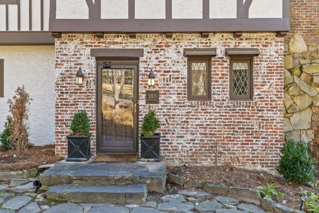 185 Gnome Trail, Lookout Mountain, GA 30750