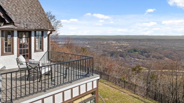 185 Gnome Trail, Lookout Mountain, GA 30750