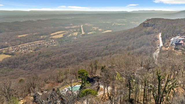 185 Gnome Trail, Lookout Mountain, GA 30750