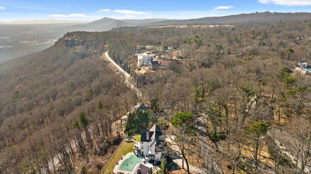 185 Gnome Trail, Lookout Mountain, GA 30750