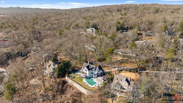 185 Gnome Trail, Lookout Mountain, GA 30750