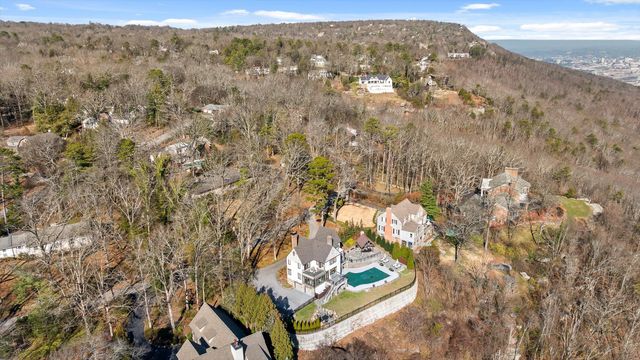 185 Gnome Trail, Lookout Mountain, GA 30750