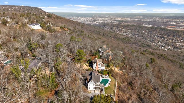 185 Gnome Trail, Lookout Mountain, GA 30750