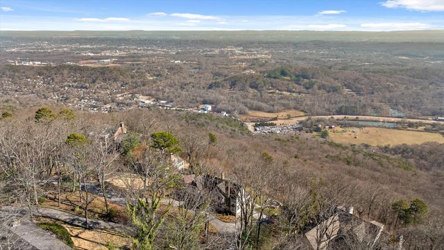 185 Gnome Trail, Lookout Mountain, GA 30750