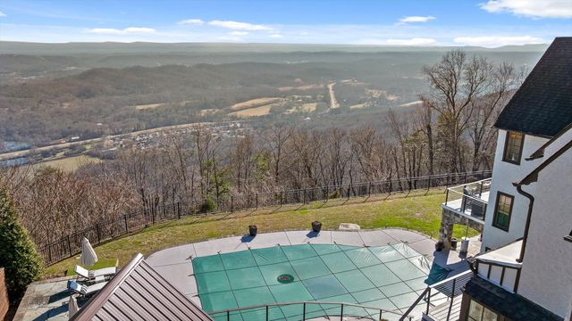 185 Gnome Trail, Lookout Mountain, GA 30750