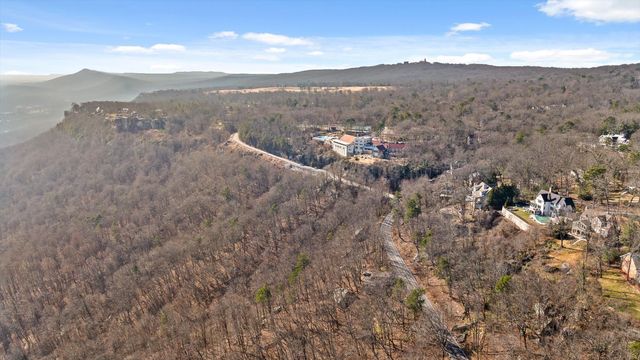 185 Gnome Trail, Lookout Mountain, GA 30750