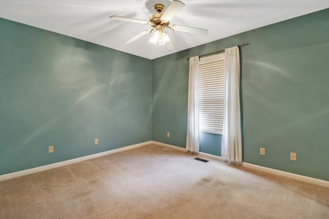 112 Lakewood Dr, Crossville, TN 38558