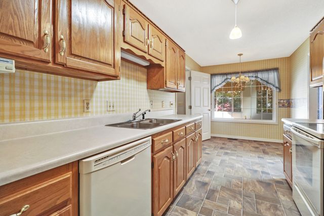 112 Lakewood Dr, Crossville, TN 38558