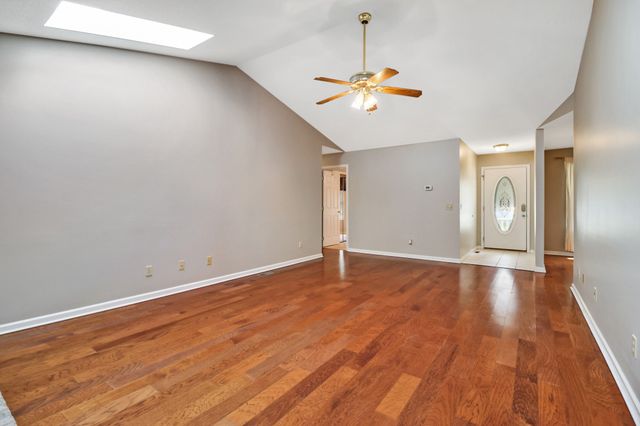112 Lakewood Dr, Crossville, TN 38558