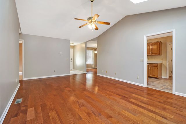 112 Lakewood Dr, Crossville, TN 38558