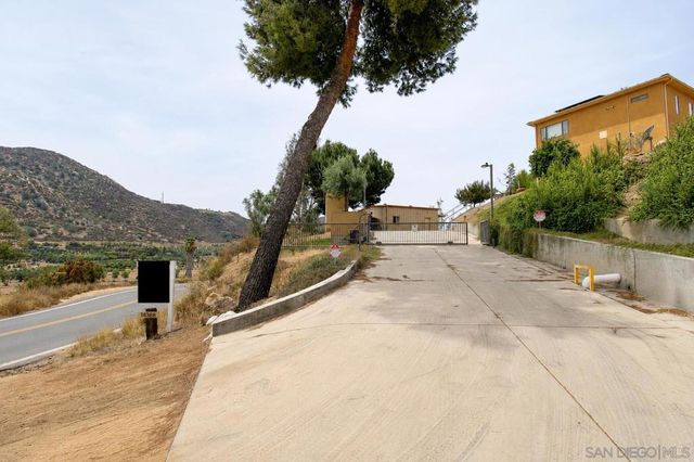 14388 Highland Valley, Escondido, CA 92025