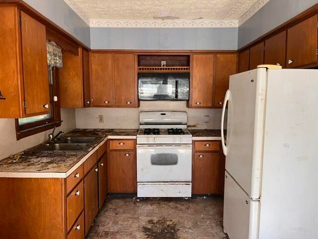 337 N Weber Road, Muskegon, MI 49445