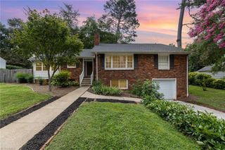 1045 Wendover Circle, Winston-salem, NC 27104