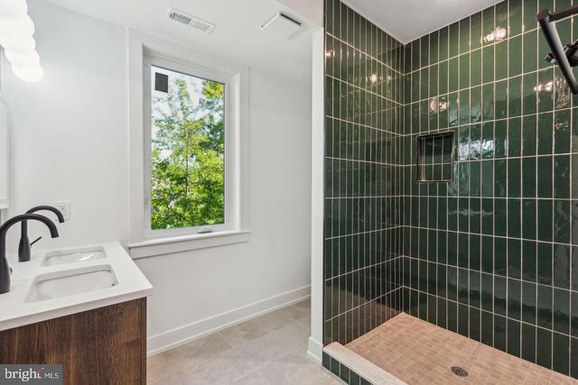 1214 E SUSQUEHANNA AVE, Philadelphia, PA 19125