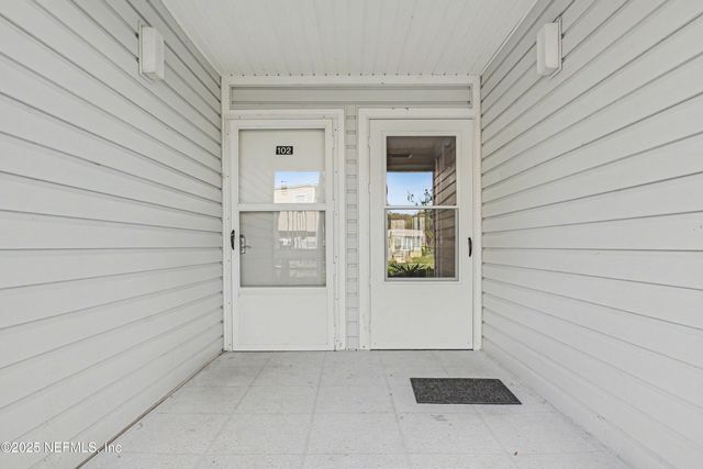 102 RIVER BEND Court A, Welaka, FL 32193