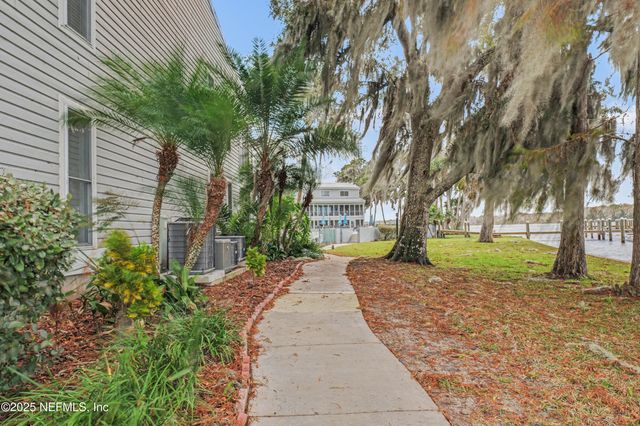 102 RIVER BEND Court A, Welaka, FL 32193