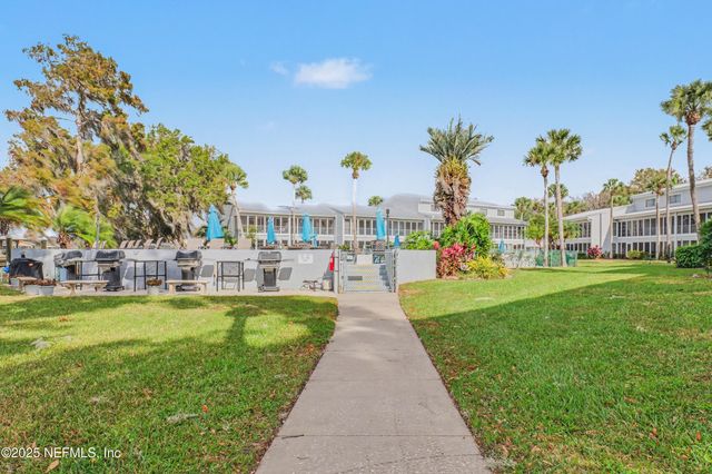 102 RIVER BEND Court A, Welaka, FL 32193