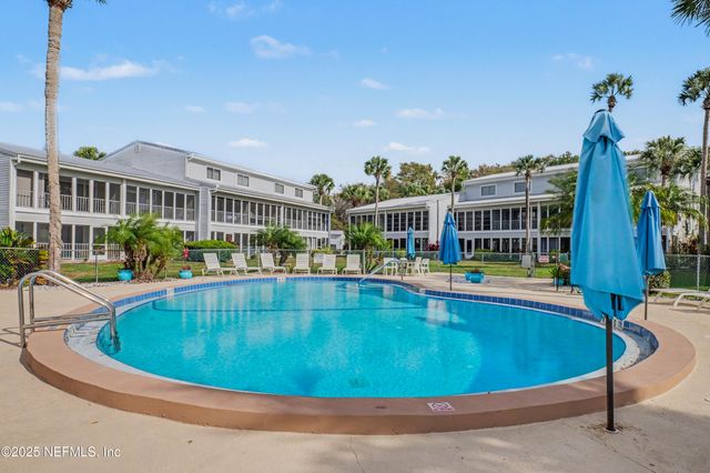 102 RIVER BEND Court A, Welaka, FL 32193