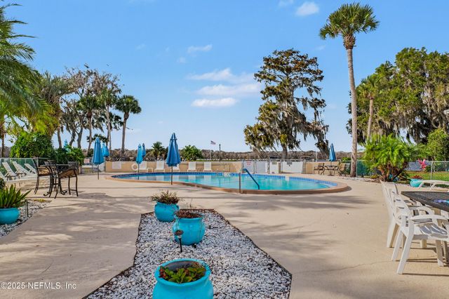 102 RIVER BEND Court A, Welaka, FL 32193