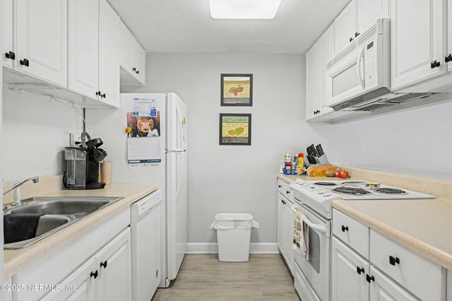 102 RIVER BEND Court A, Welaka, FL 32193