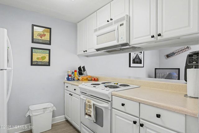 102 RIVER BEND Court A, Welaka, FL 32193