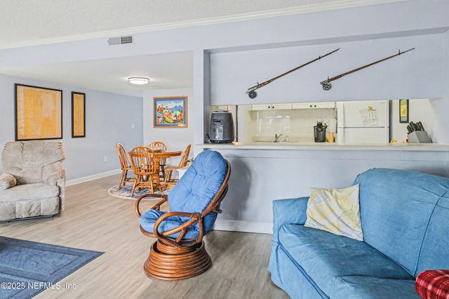 102 RIVER BEND Court A, Welaka, FL 32193