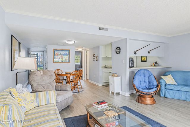 102 RIVER BEND Court A, Welaka, FL 32193