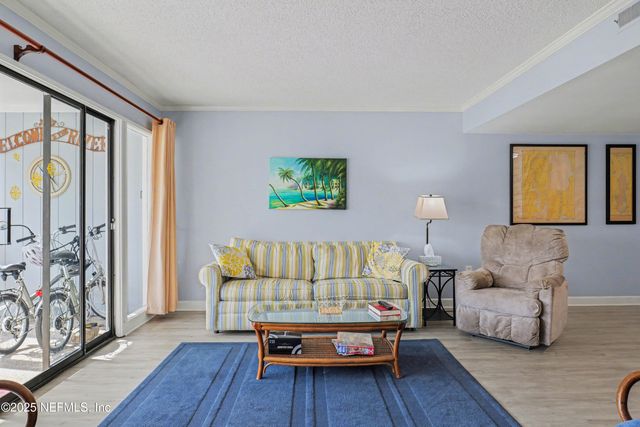 102 RIVER BEND Court A, Welaka, FL 32193