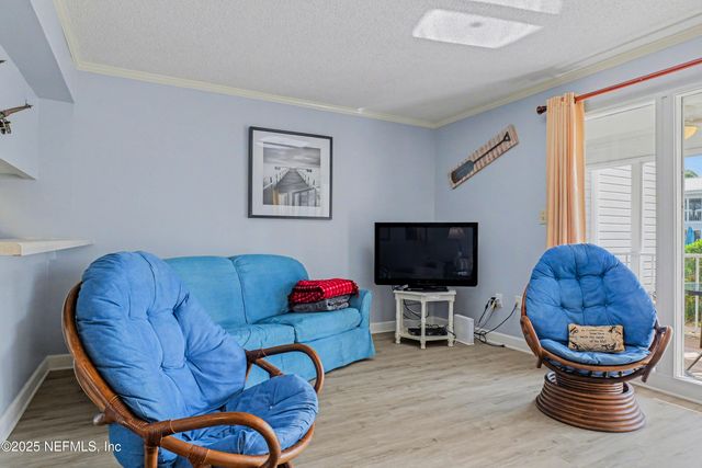 102 RIVER BEND Court A, Welaka, FL 32193