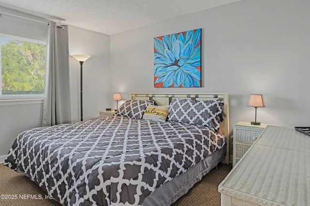 102 RIVER BEND Court A, Welaka, FL 32193