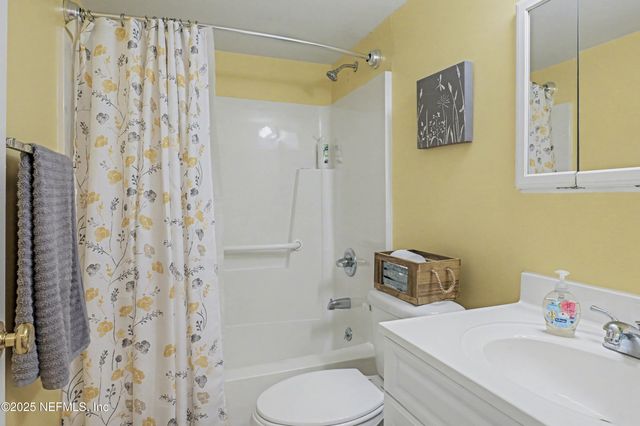 102 RIVER BEND Court A, Welaka, FL 32193