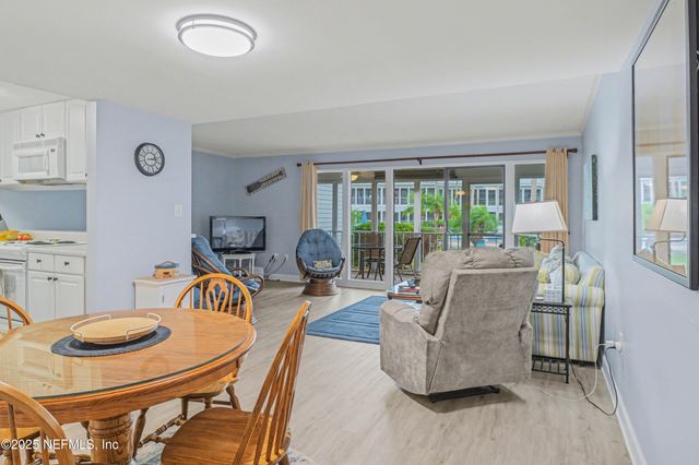 102 RIVER BEND Court A, Welaka, FL 32193