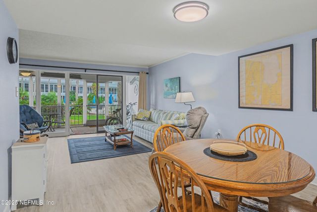 102 RIVER BEND Court A, Welaka, FL 32193