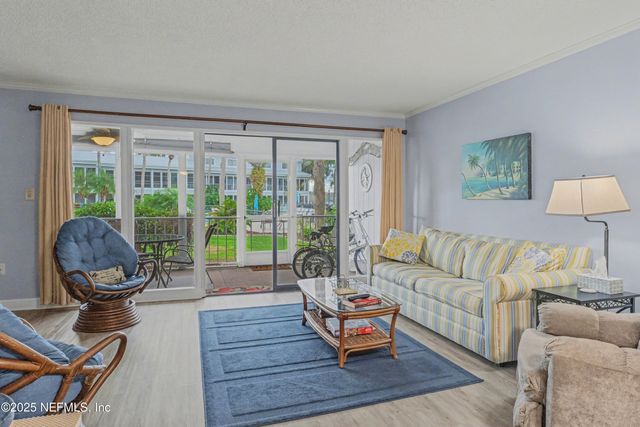 102 RIVER BEND Court A, Welaka, FL 32193