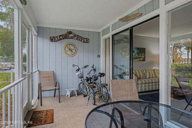 102 RIVER BEND Court A, Welaka, FL 32193