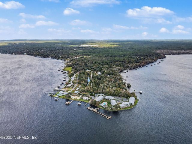 102 RIVER BEND Court A, Welaka, FL 32193