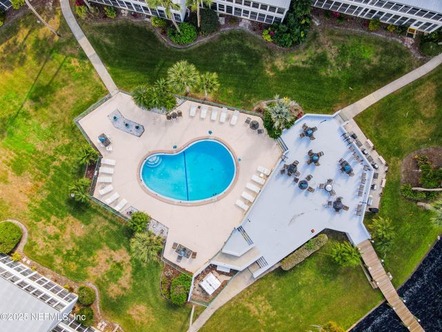 102 RIVER BEND Court A, Welaka, FL 32193