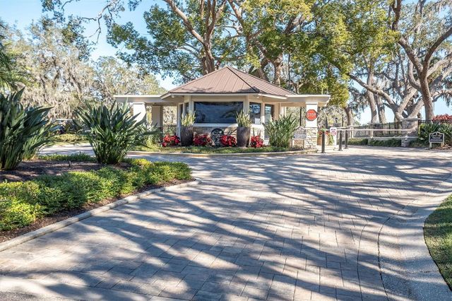 1051 ROYAL TROON COURT, Tarpon Springs, FL 34688