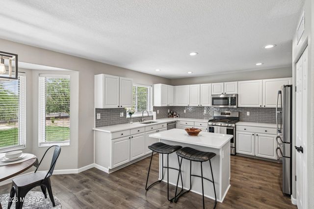 952 S Rincon Rising Road, Tucson, AZ 85748