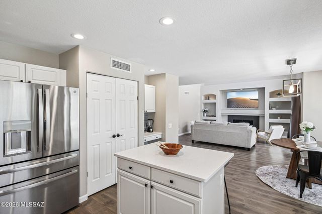 952 S Rincon Rising Road, Tucson, AZ 85748