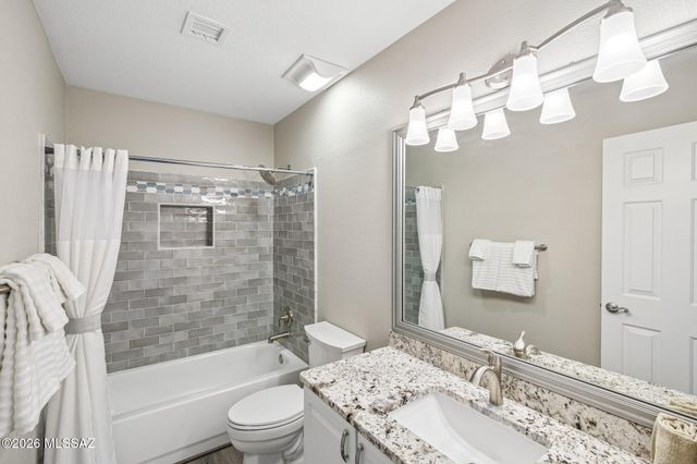 952 S Rincon Rising Road, Tucson, AZ 85748