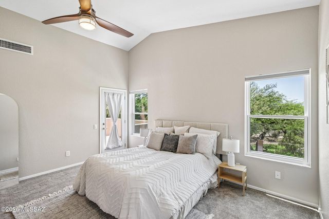 952 S Rincon Rising Road, Tucson, AZ 85748