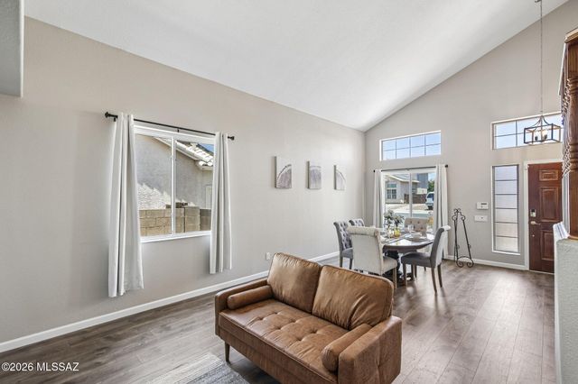 952 S Rincon Rising Road, Tucson, AZ 85748