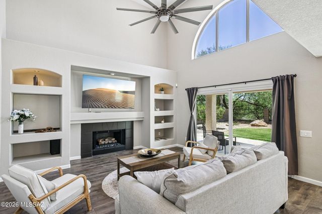 952 S Rincon Rising Road, Tucson, AZ 85748