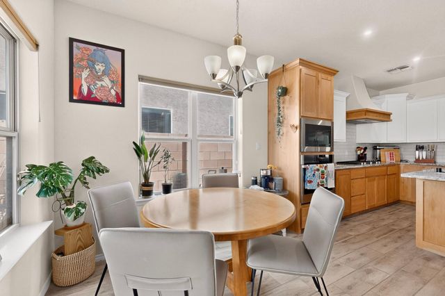 5823 Ermemin Avenue NW, Albuquerque, NM 87114