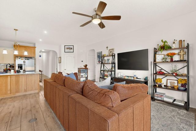 5823 Ermemin Avenue NW, Albuquerque, NM 87114