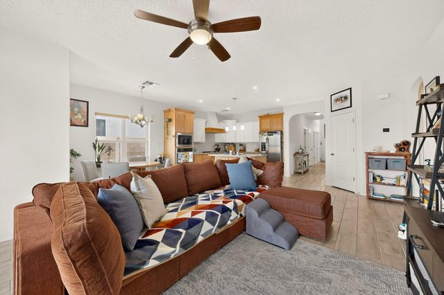 5823 Ermemin Avenue NW, Albuquerque, NM 87114