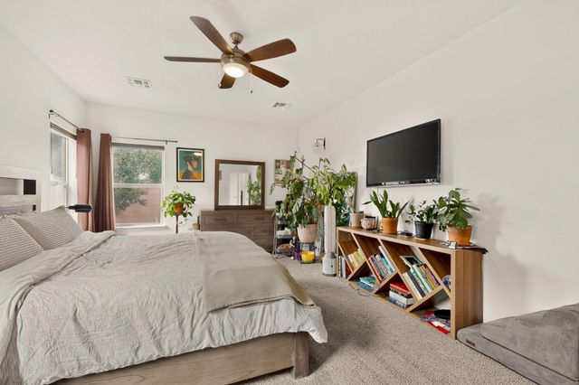5823 Ermemin Avenue NW, Albuquerque, NM 87114