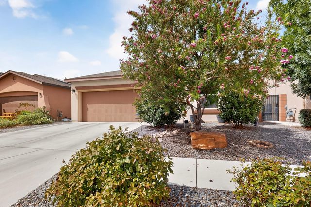 5823 Ermemin Avenue NW, Albuquerque, NM 87114